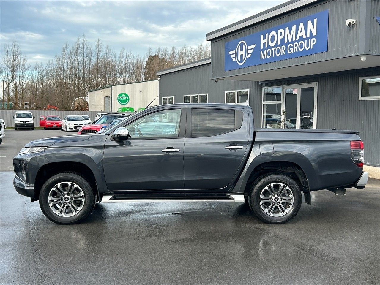 Vehicle image 5