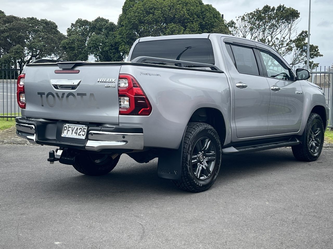 Vehicle image 5