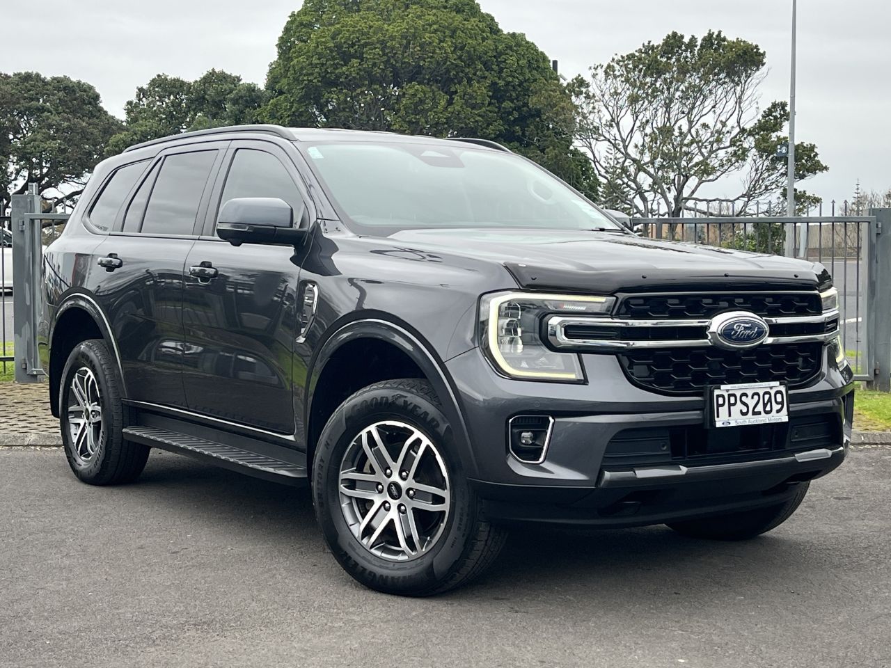 Vehicle image 3