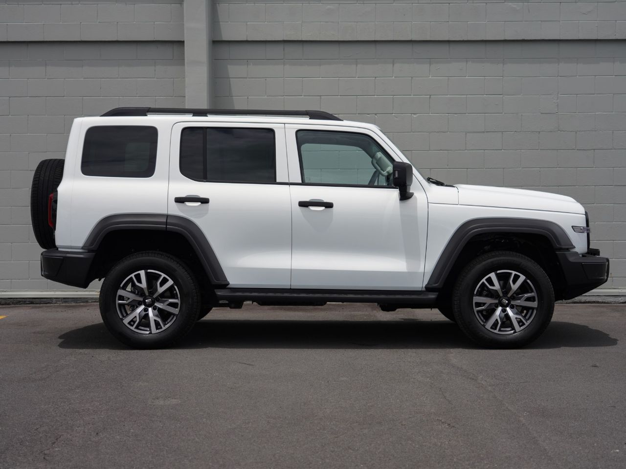 Vehicle image 3