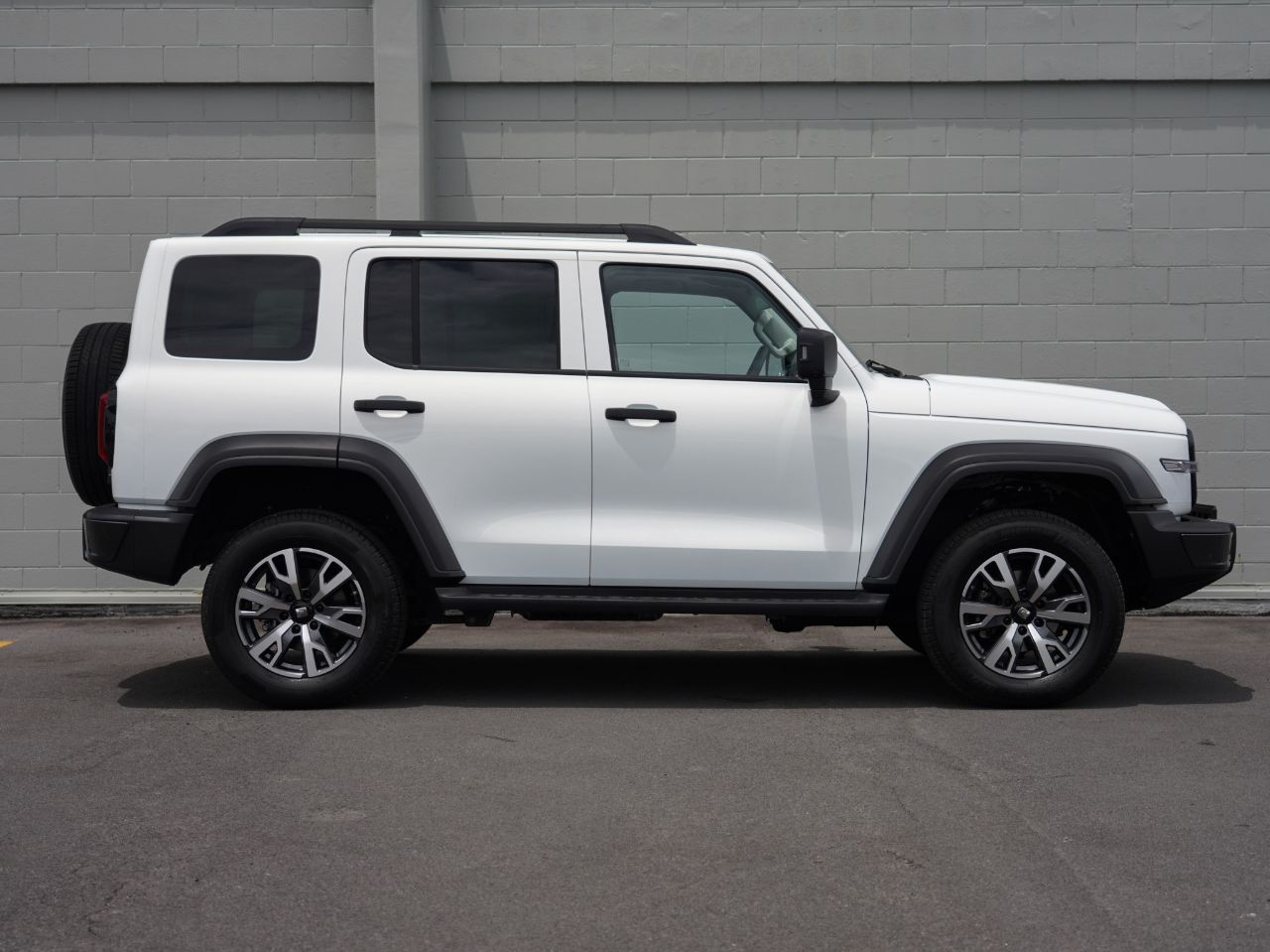 Vehicle image 3