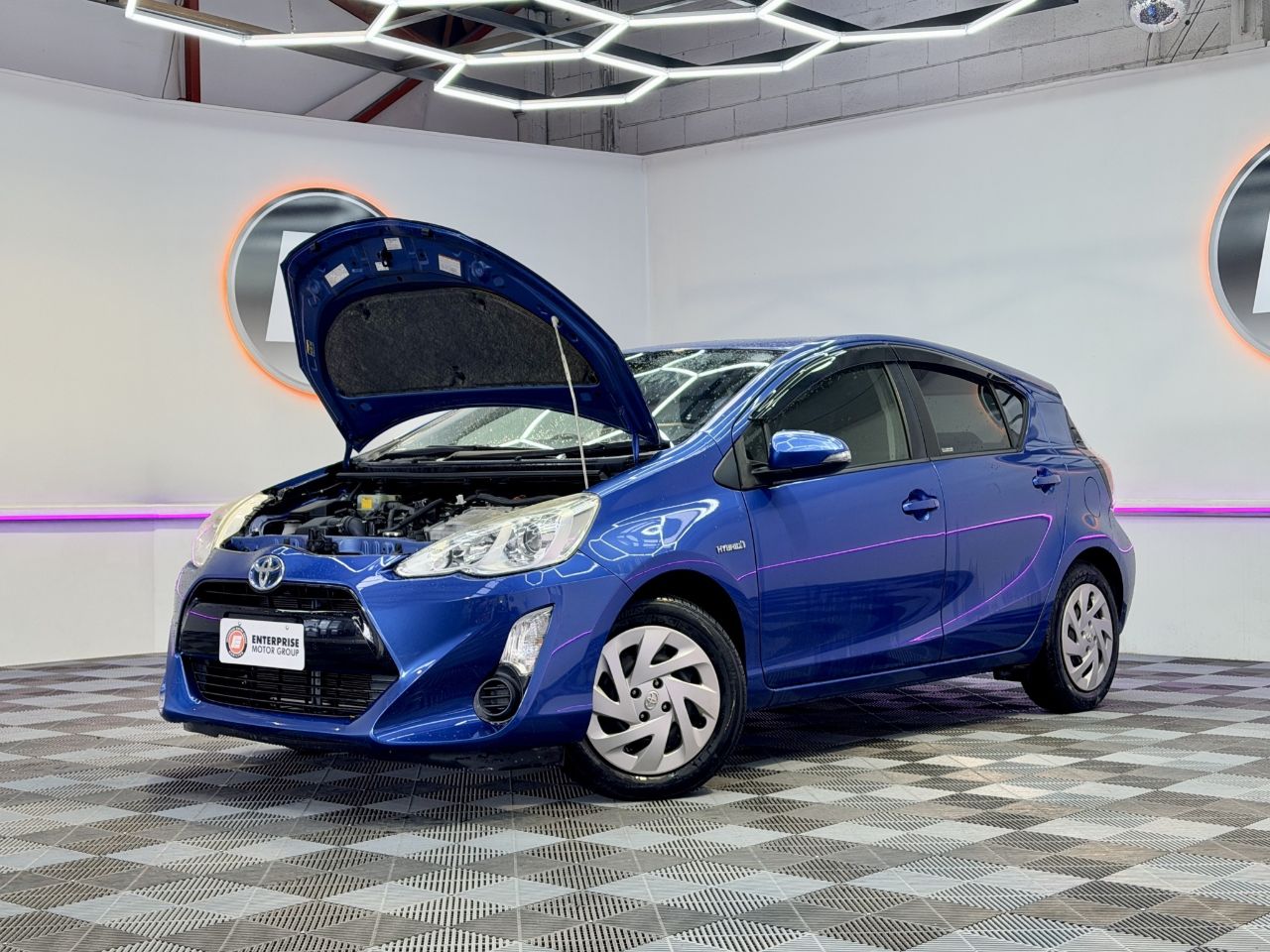 Vehicle image 3