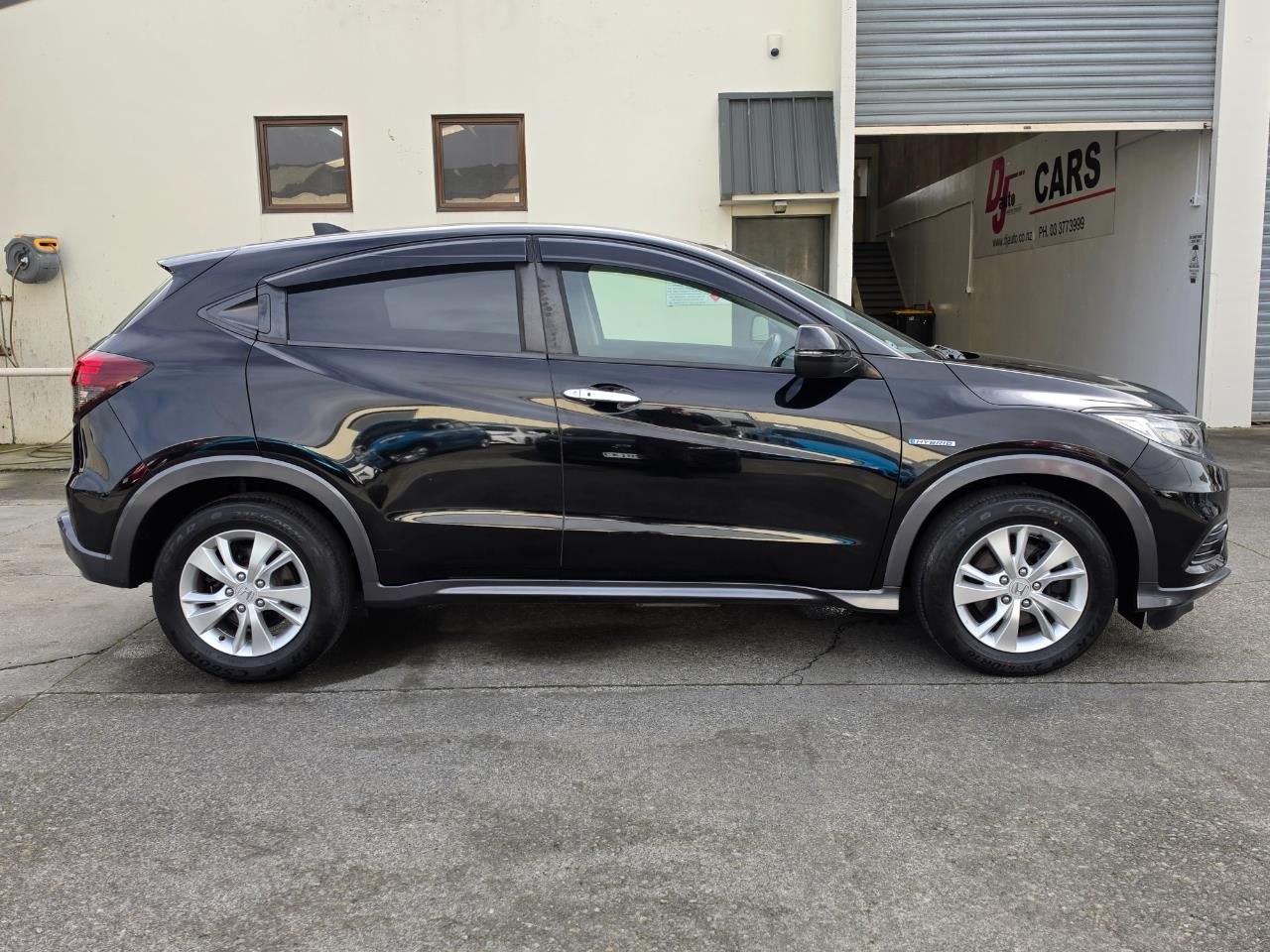 Vehicle image 5