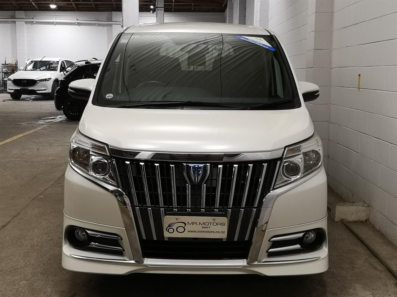 Vehicle image 4