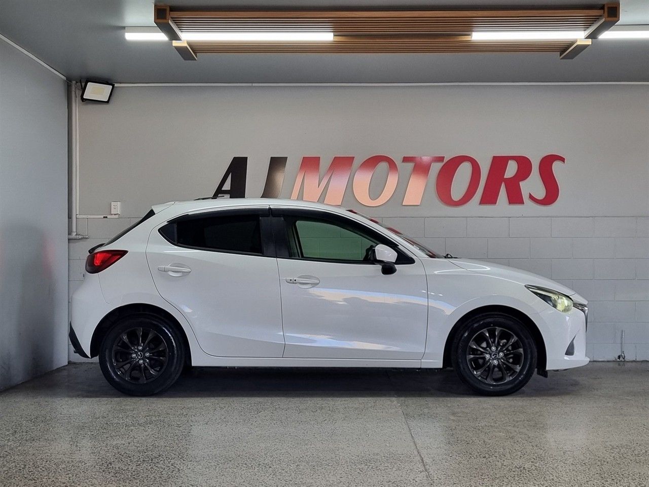 Vehicle image 5