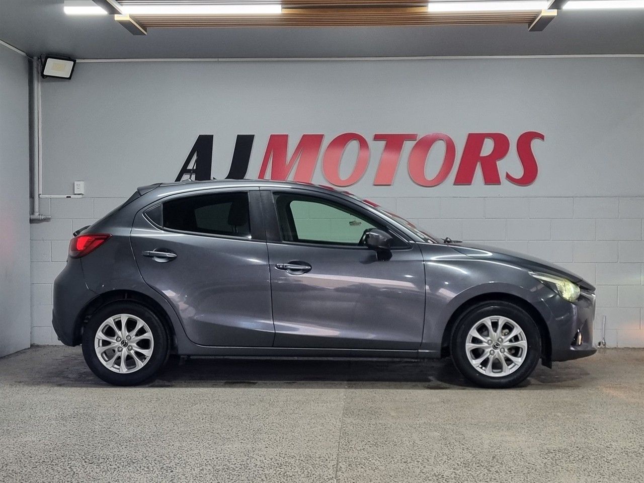 Vehicle image 5