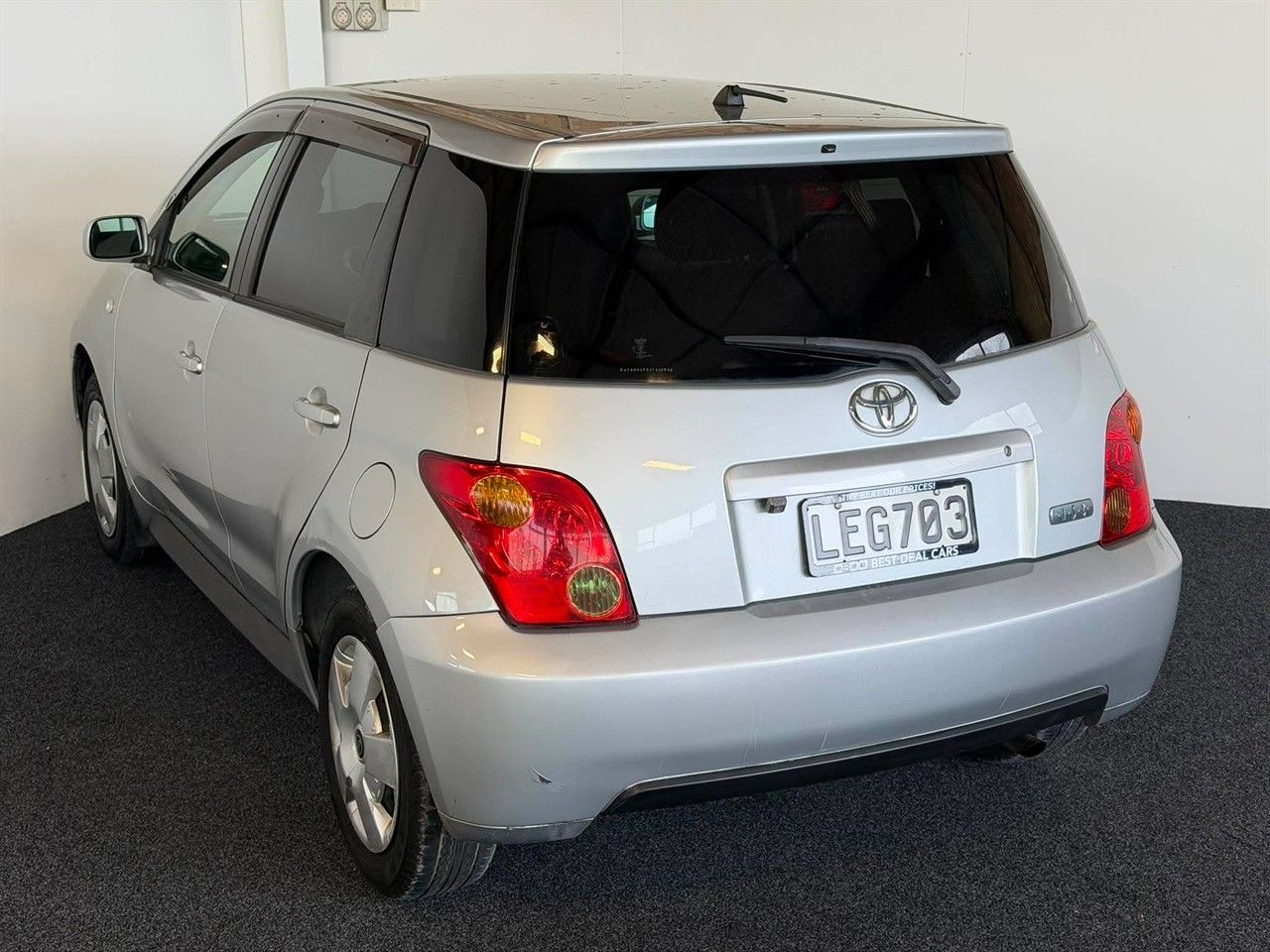 Vehicle image 4