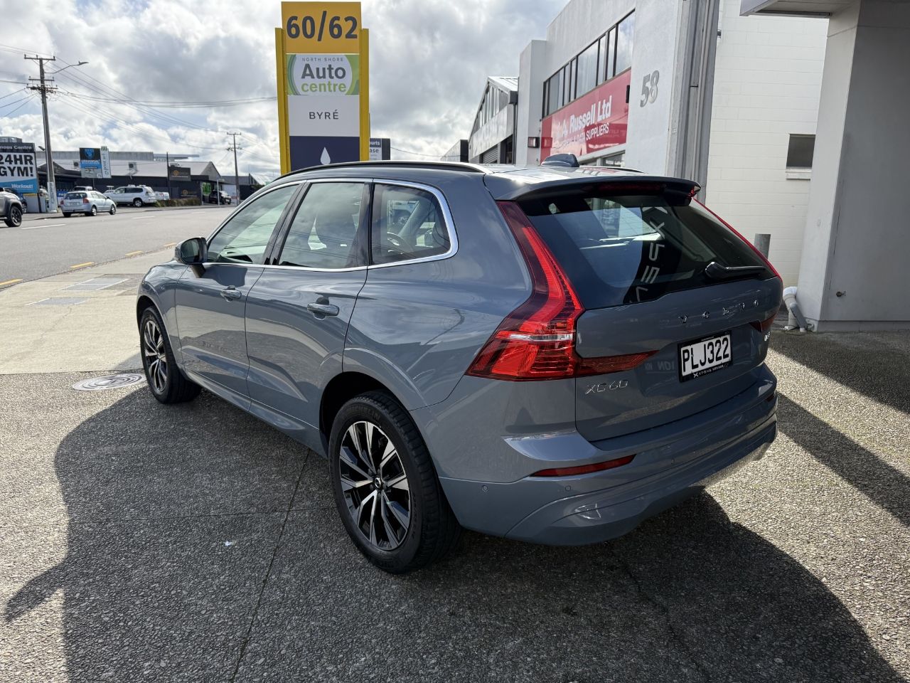 Vehicle image 4