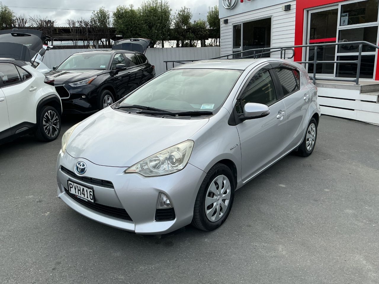 Vehicle image 3