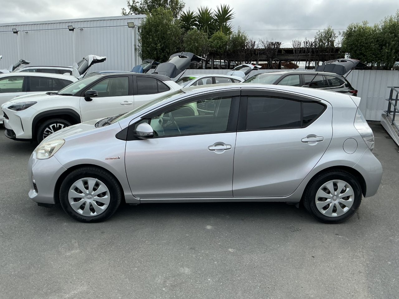 Vehicle image 4