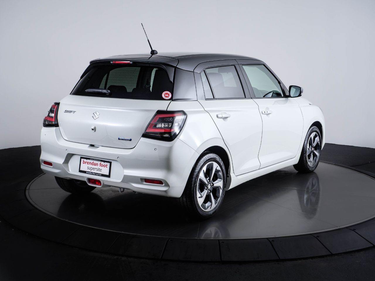 Vehicle image 3
