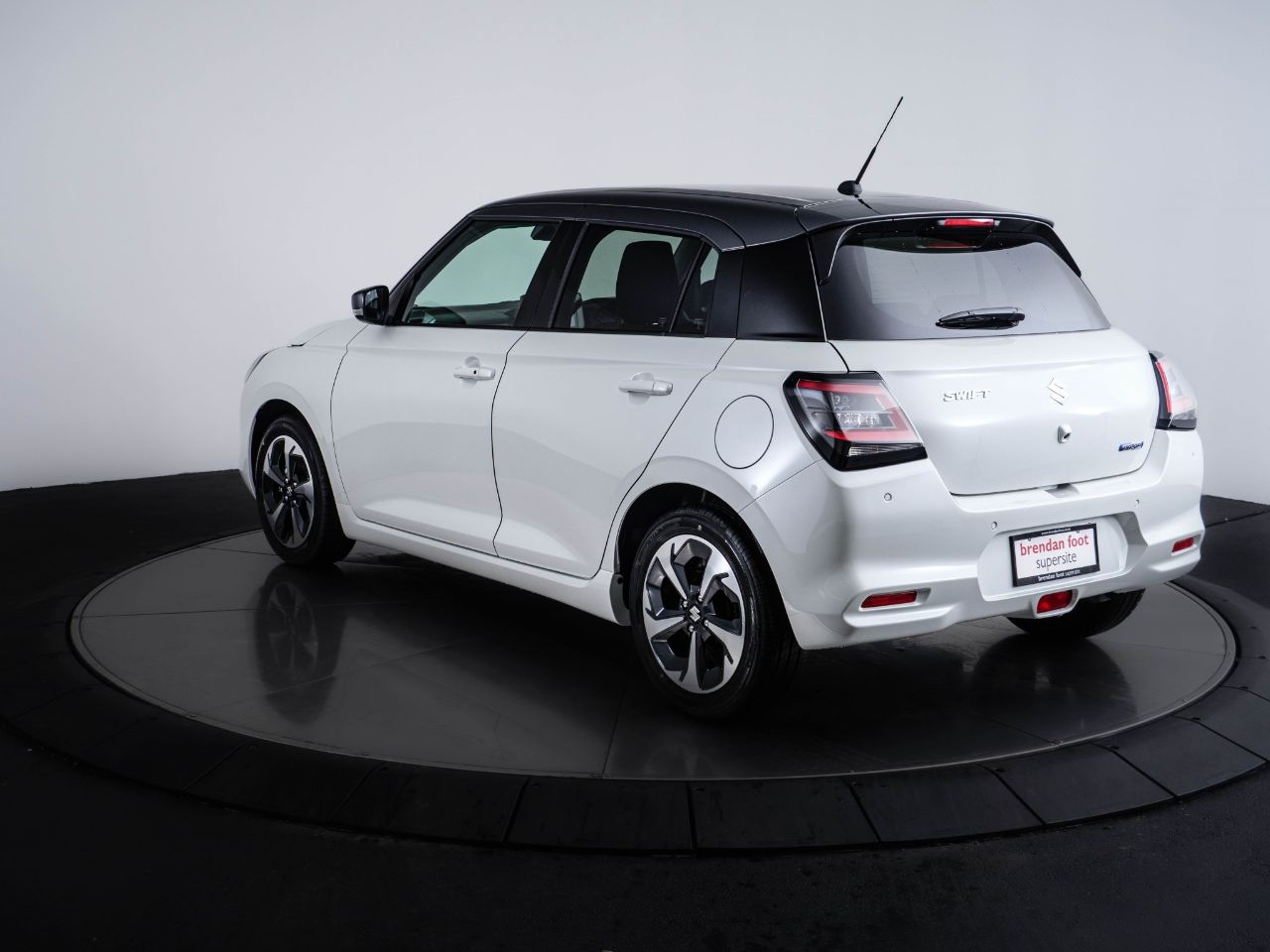 Vehicle image 5