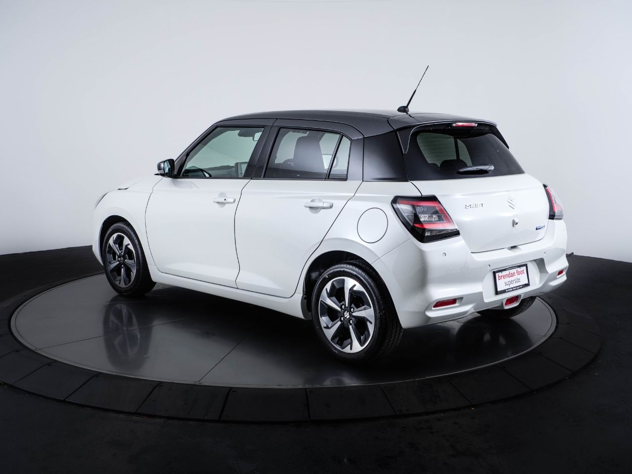Vehicle image 5
