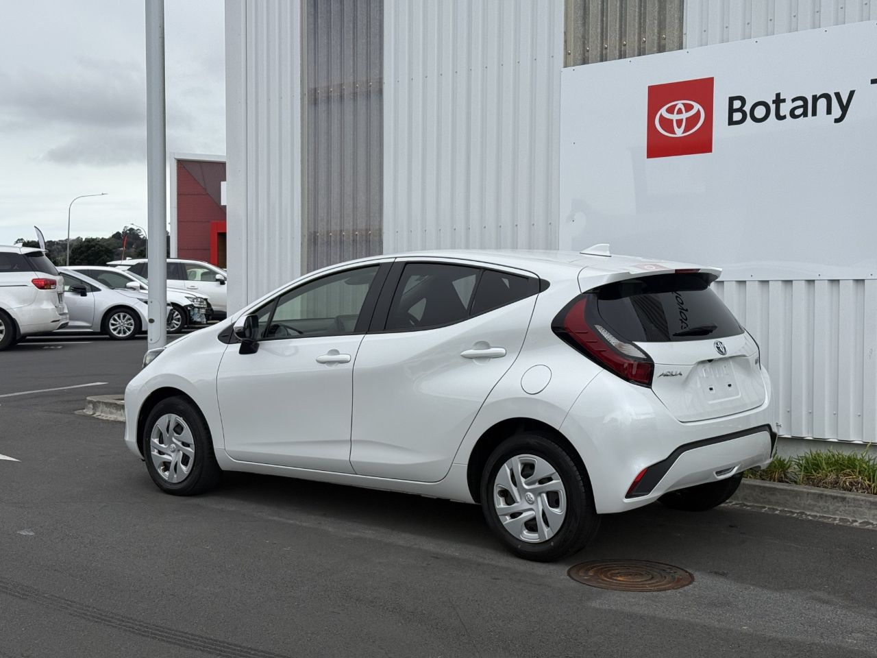Vehicle image 5