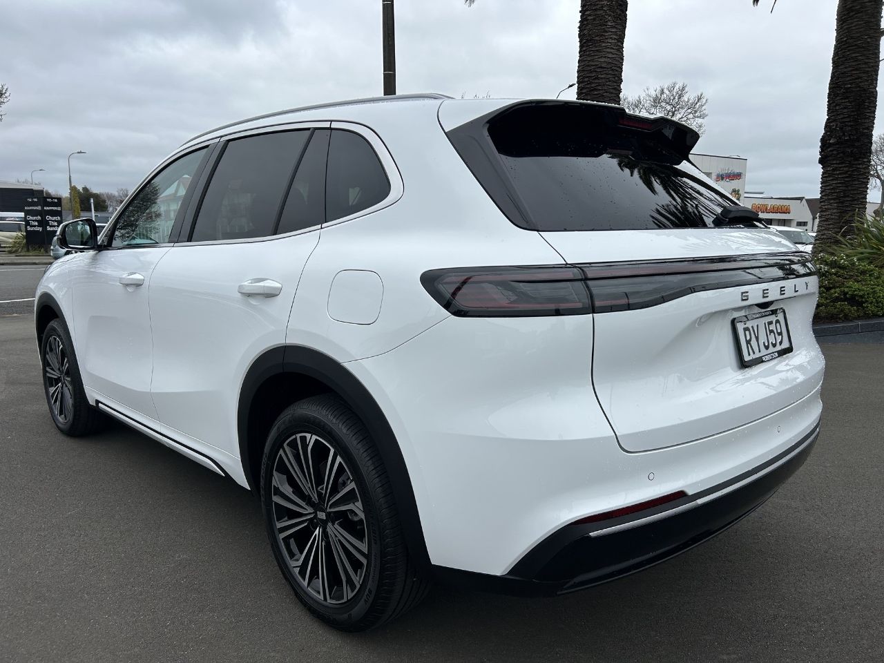 Vehicle image 5