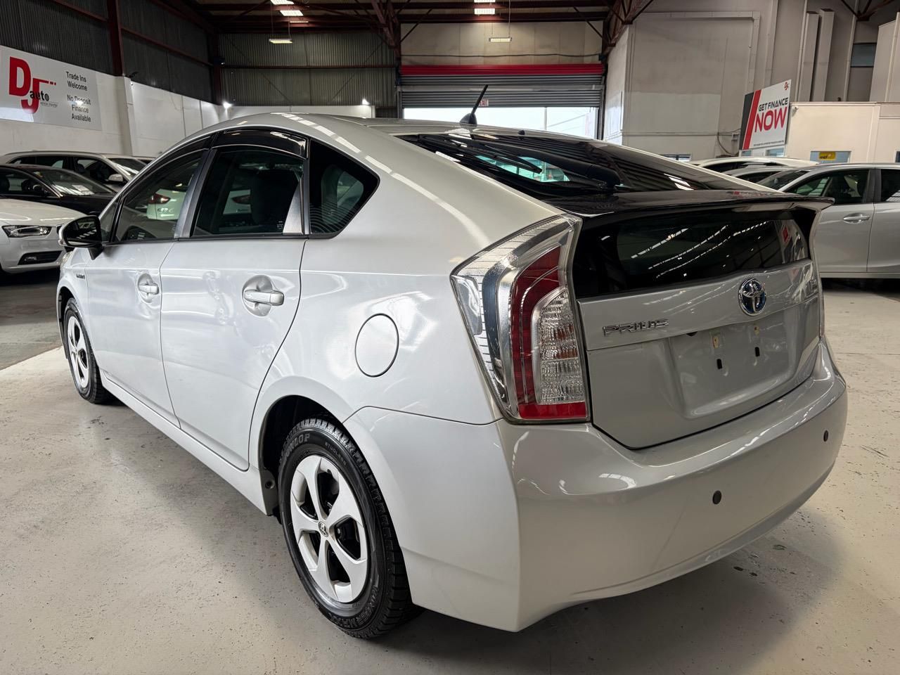 Vehicle image 5