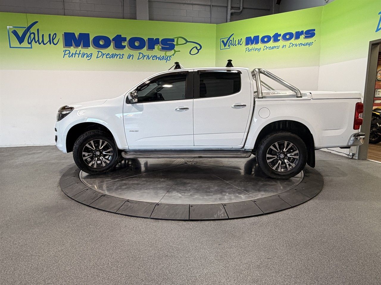 Vehicle image 4
