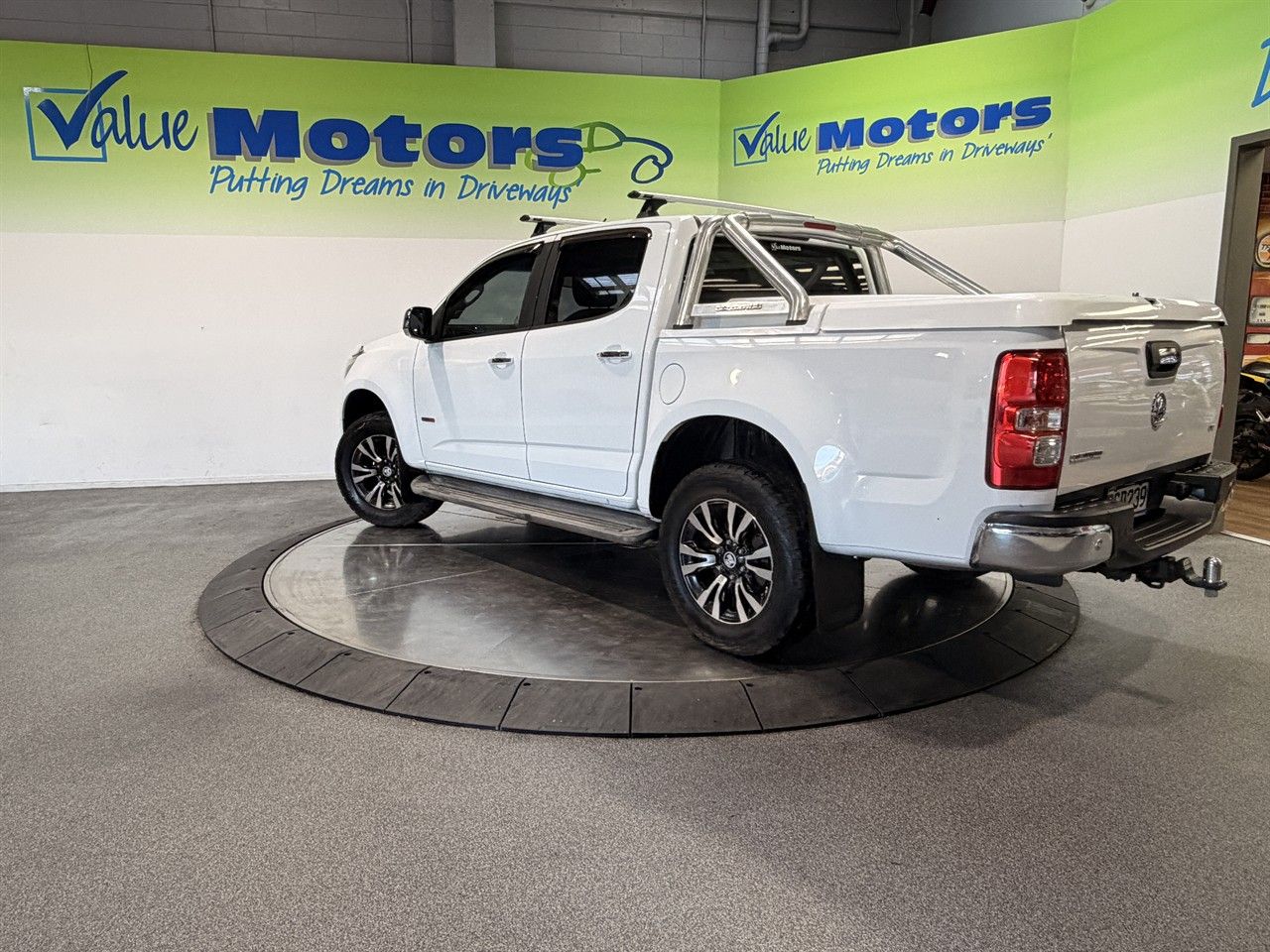 Vehicle image 5
