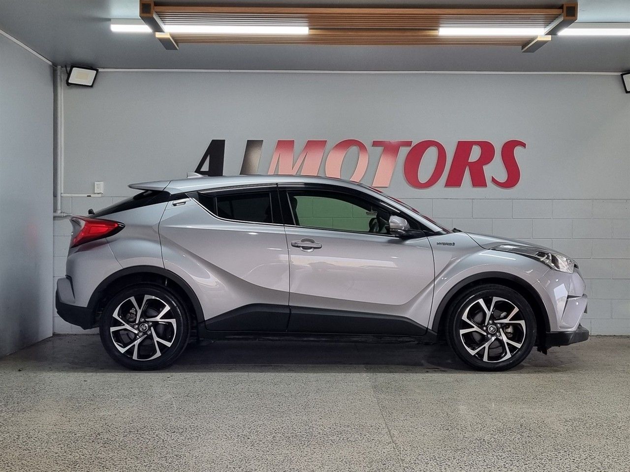 Vehicle image 5