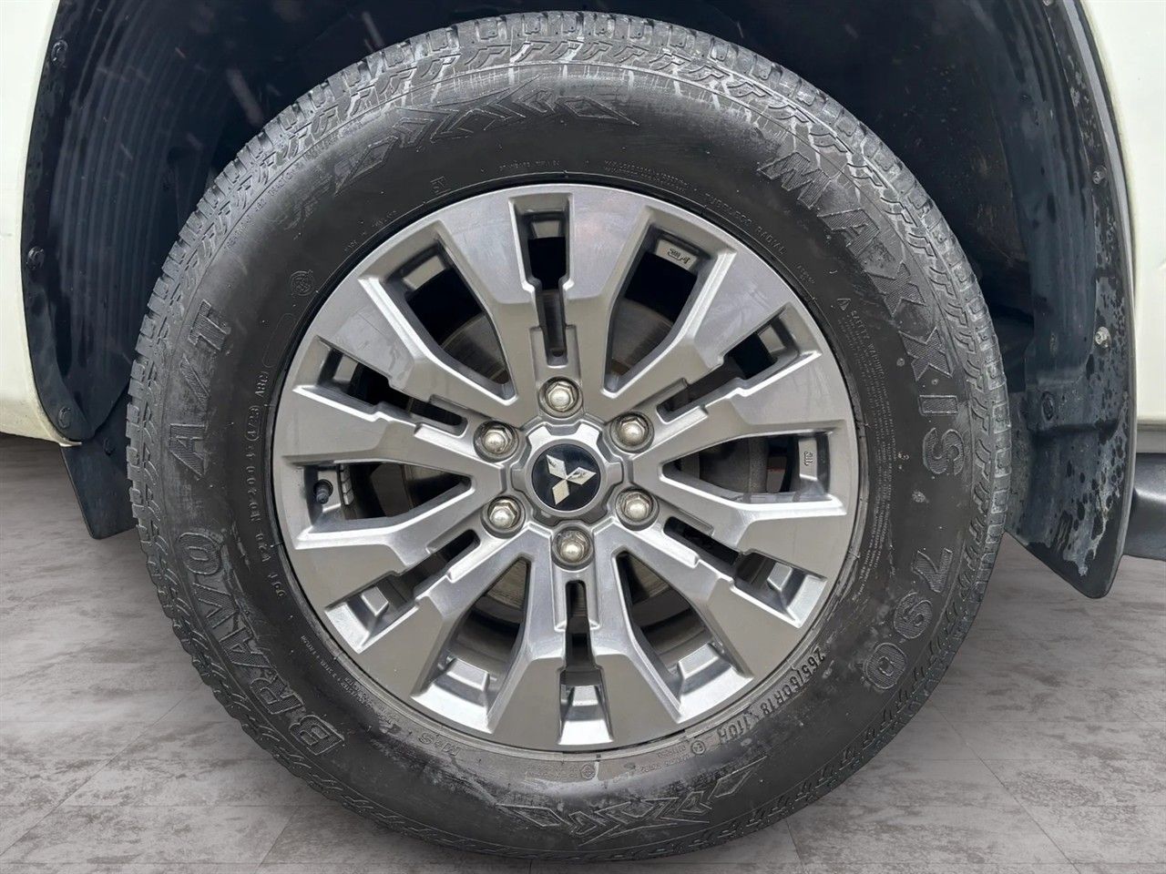 Vehicle image 5