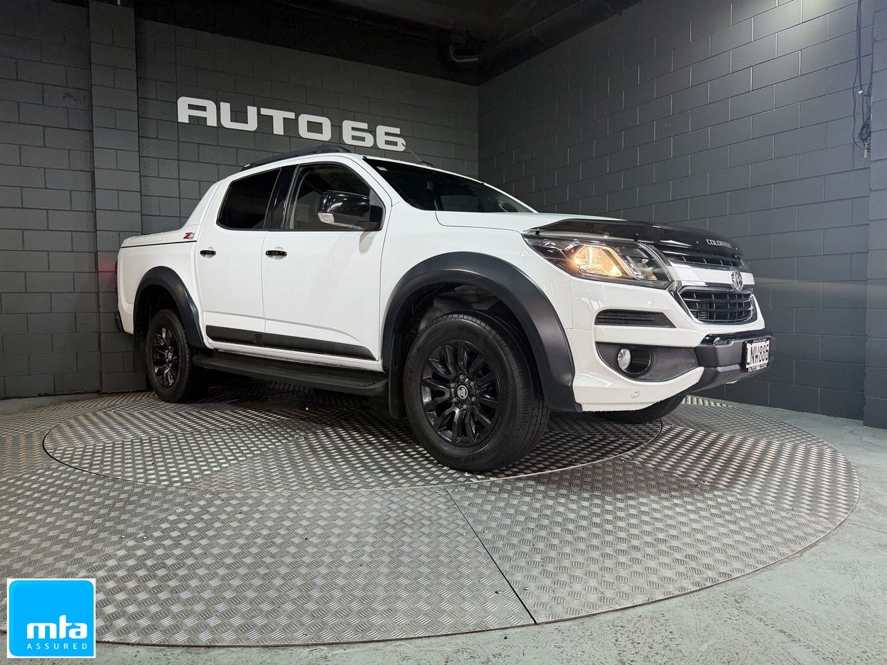 Vehicle image 5
