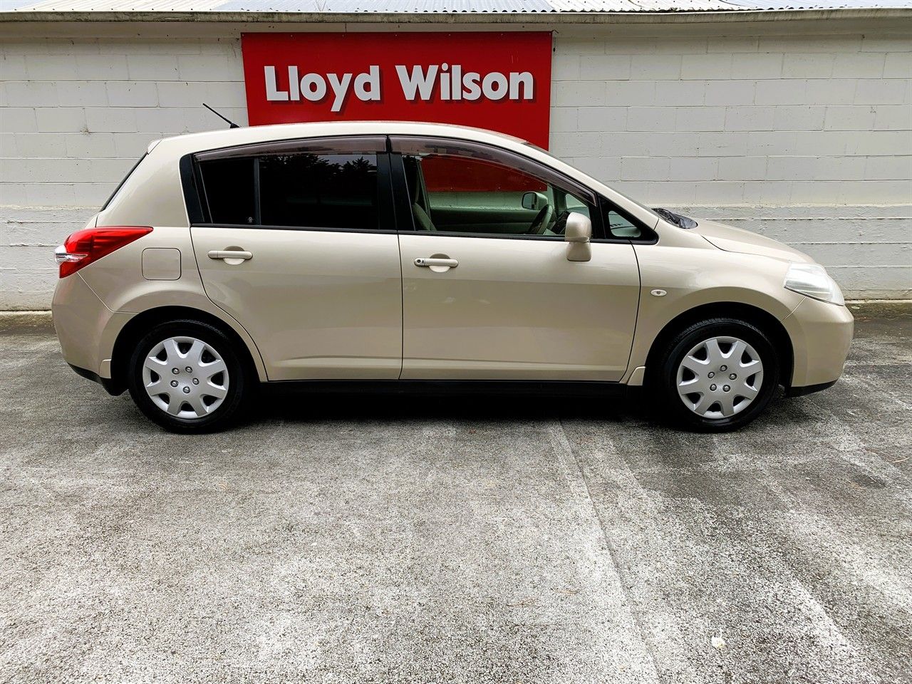Vehicle image 3