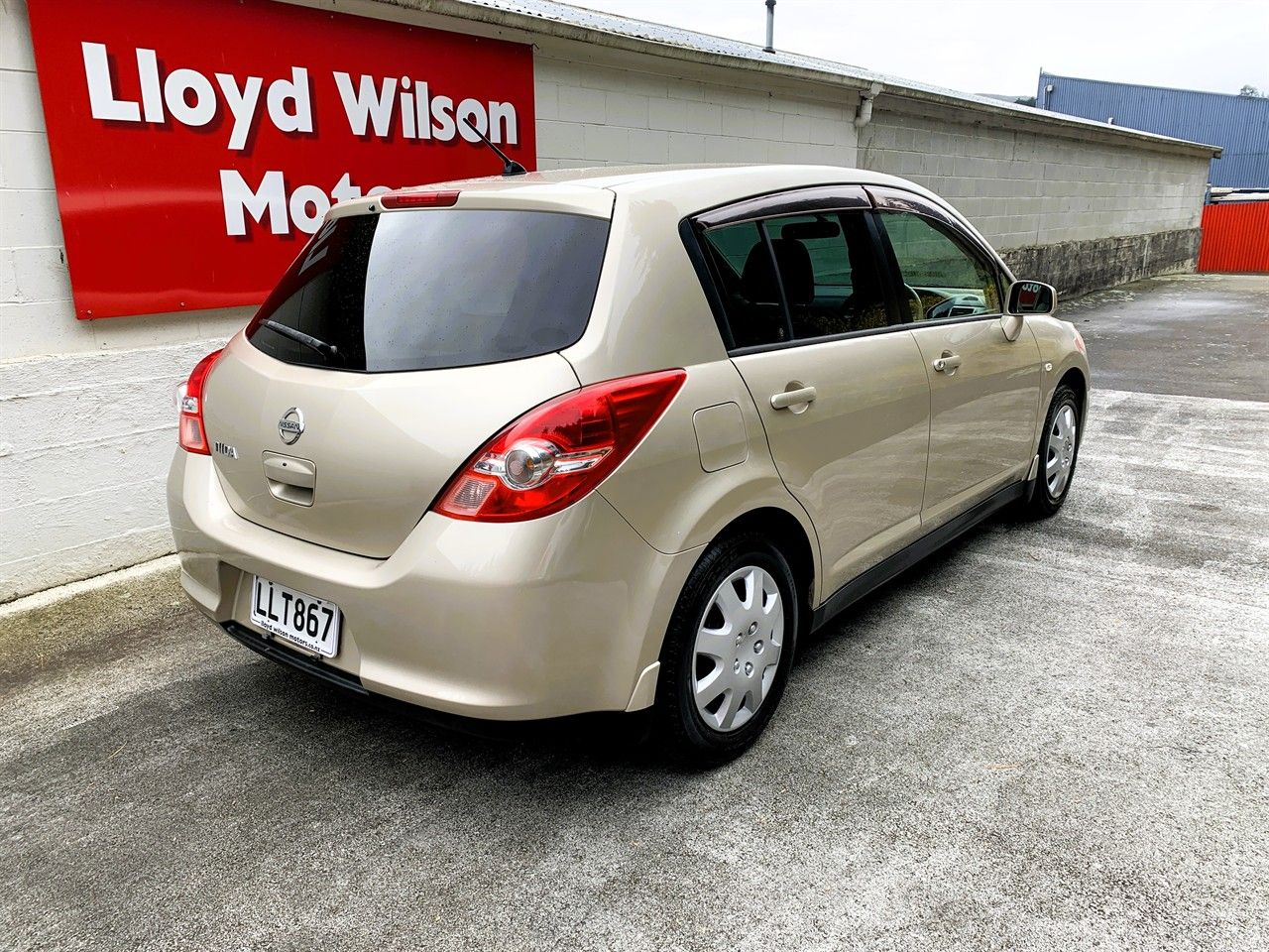 Vehicle image 4