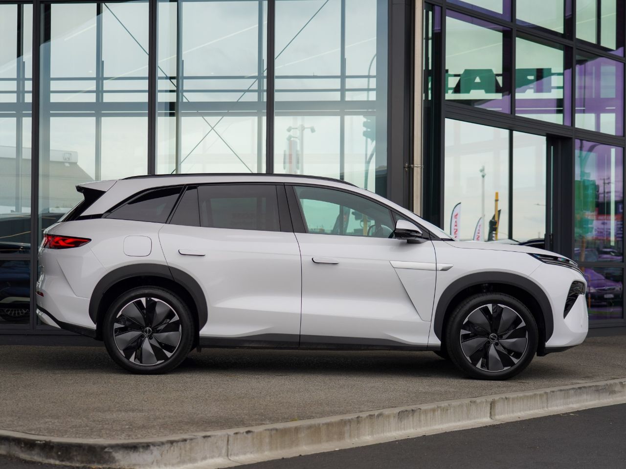 Vehicle image 4