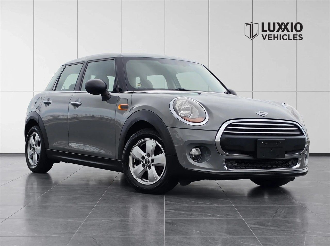 Vehicle image 4