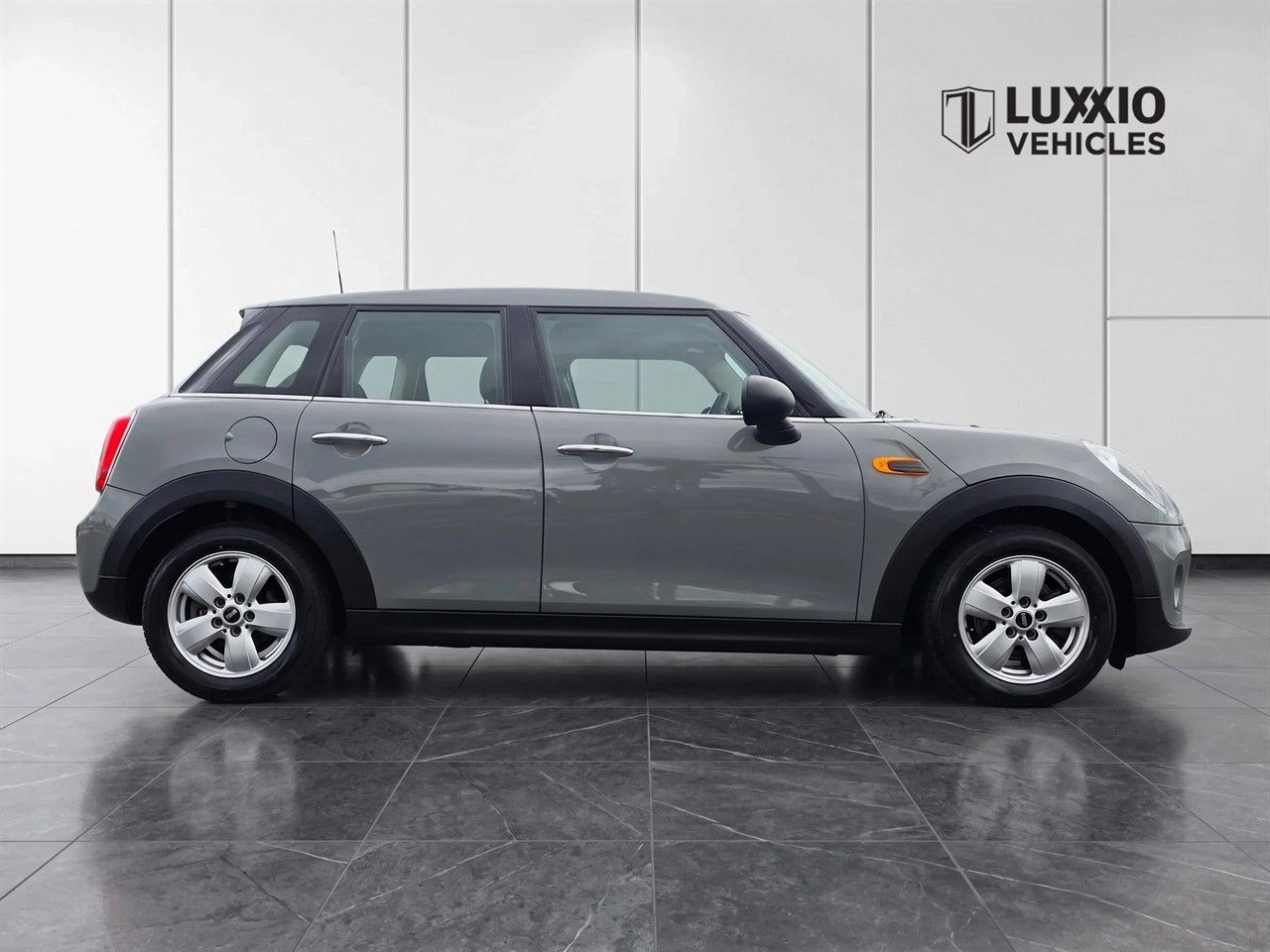 Vehicle image 5