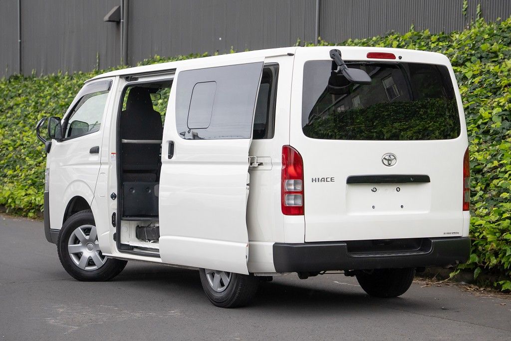 Vehicle image 3