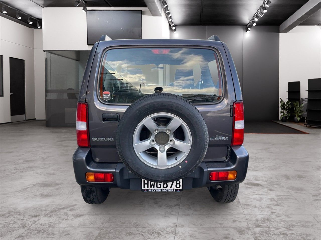 Vehicle image 5
