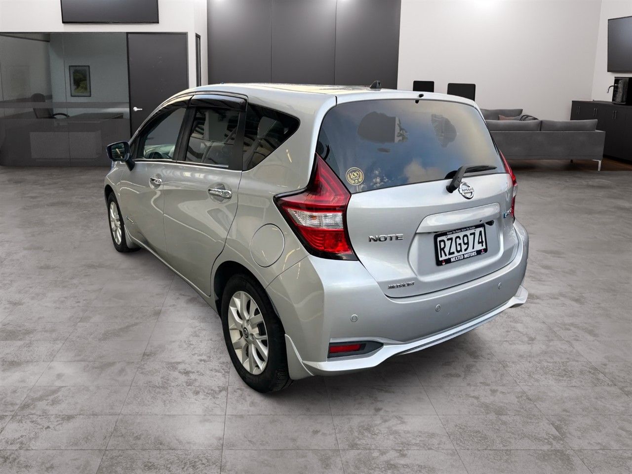 Vehicle image 4