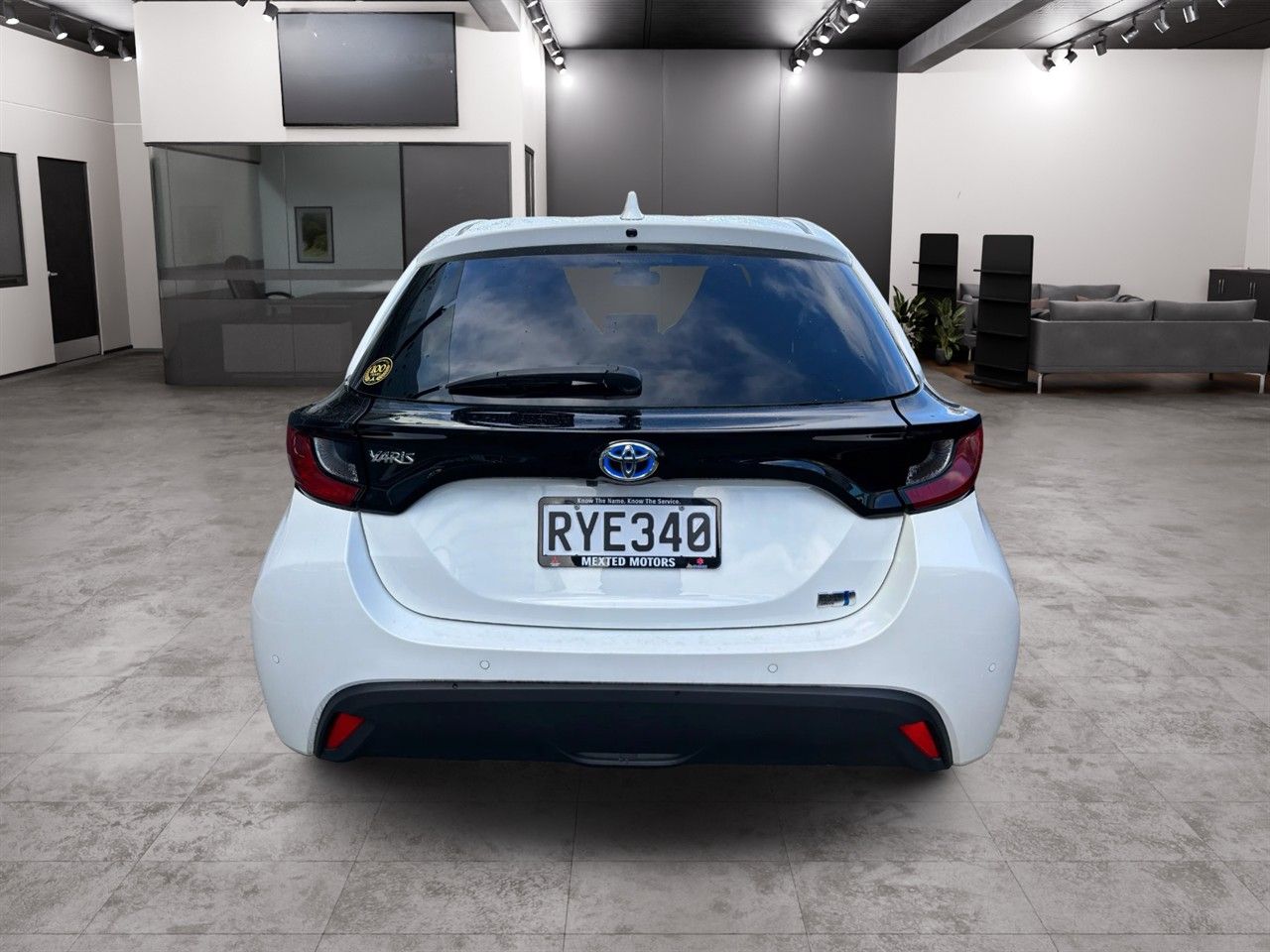 Vehicle image 5