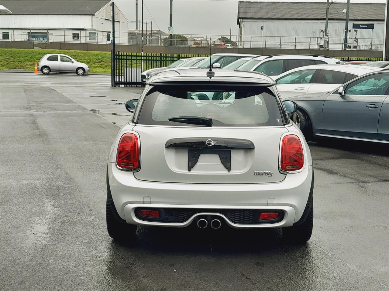 Vehicle image 5