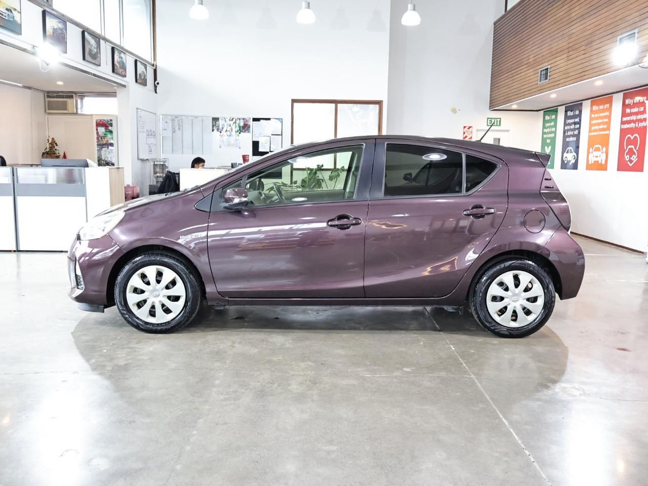 Vehicle image 5