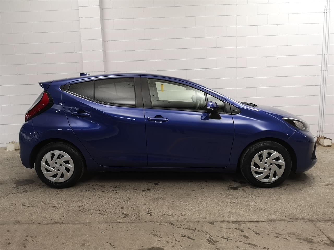 Vehicle image 3
