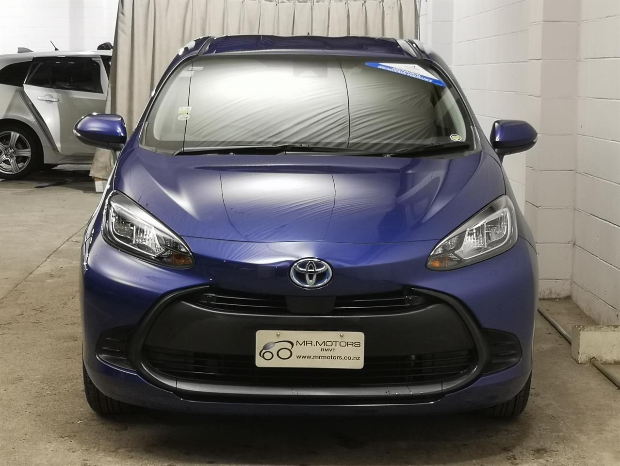 Vehicle image 4