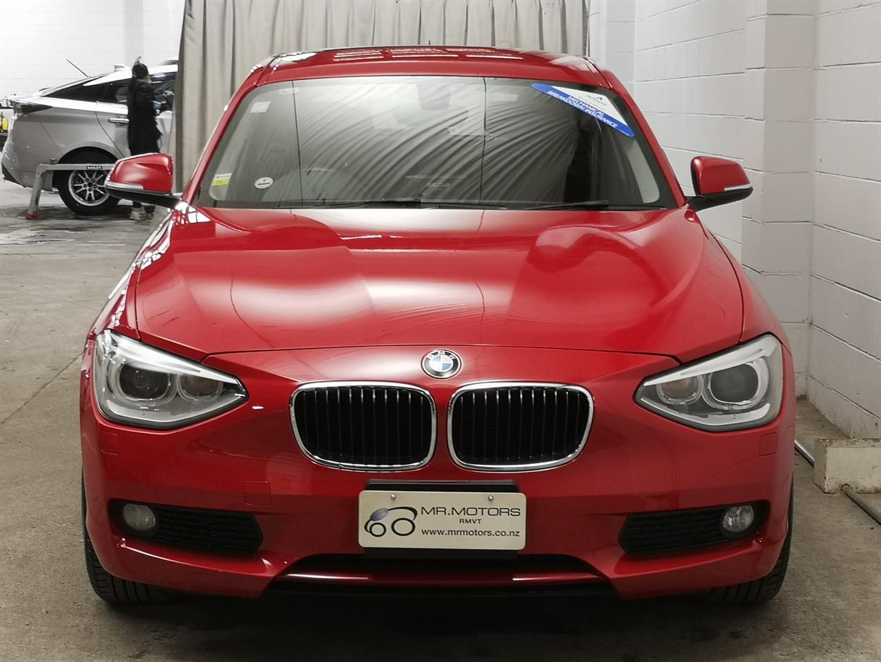Vehicle image 4