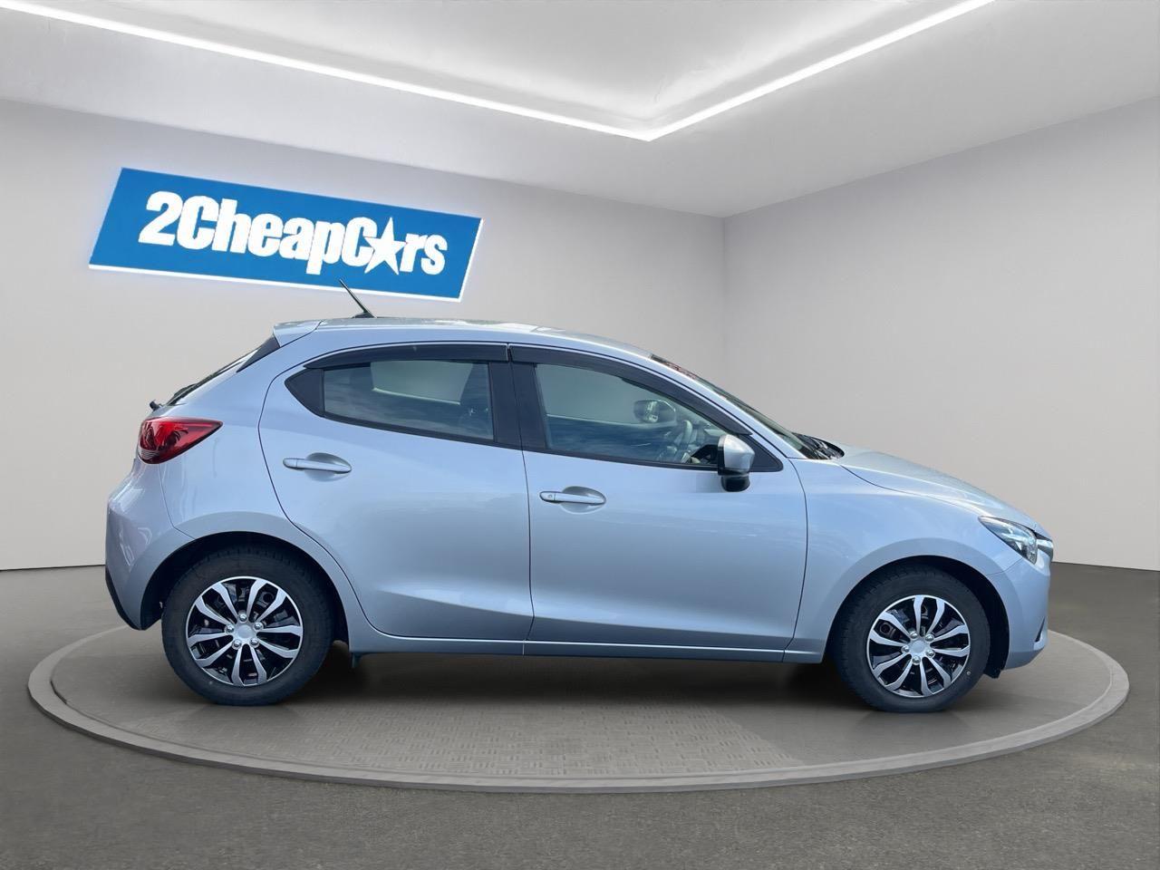 Vehicle image 4