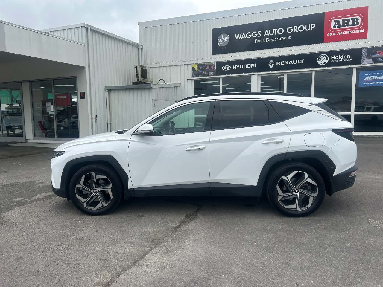 Vehicle image 5
