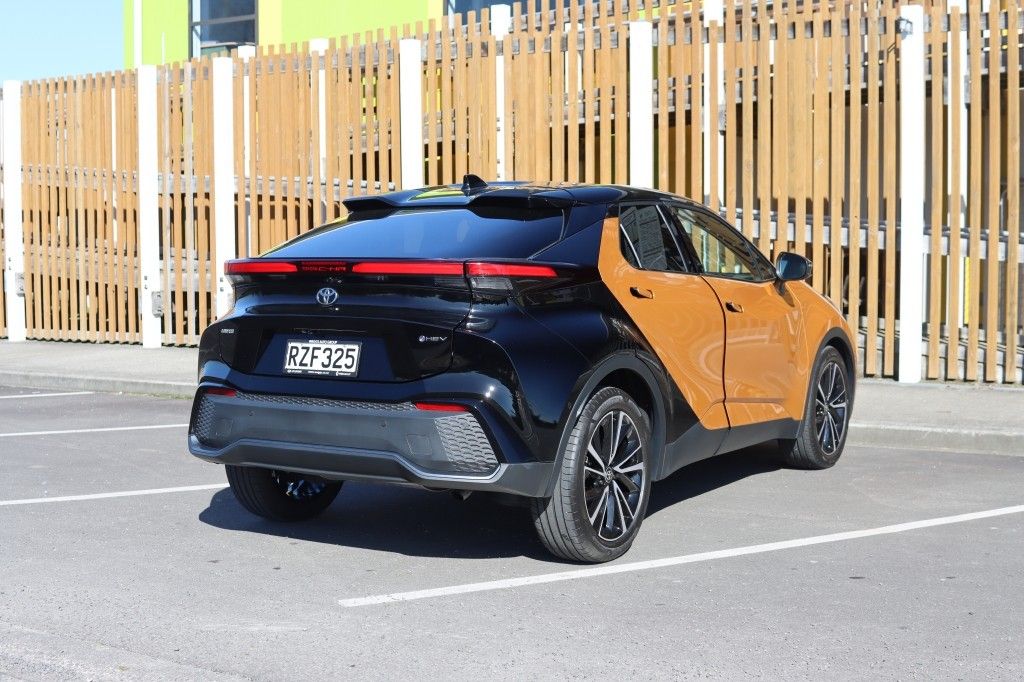 Vehicle image 5