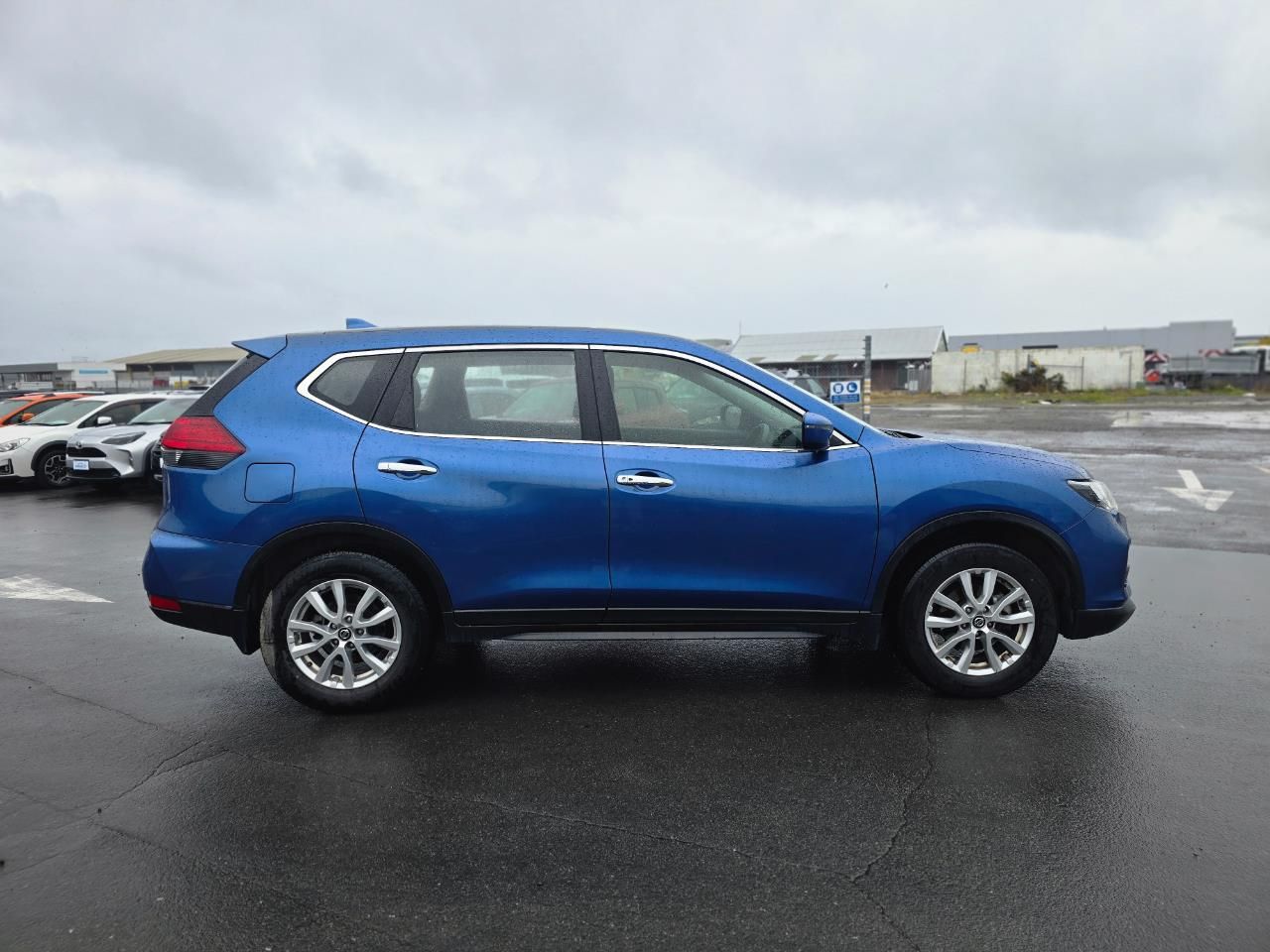 Vehicle image 4