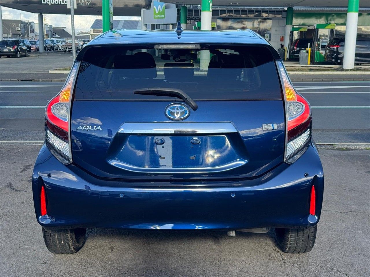 Vehicle image 3