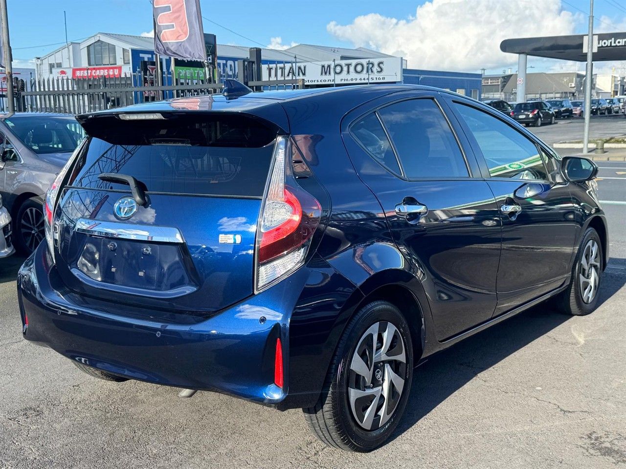 Vehicle image 4