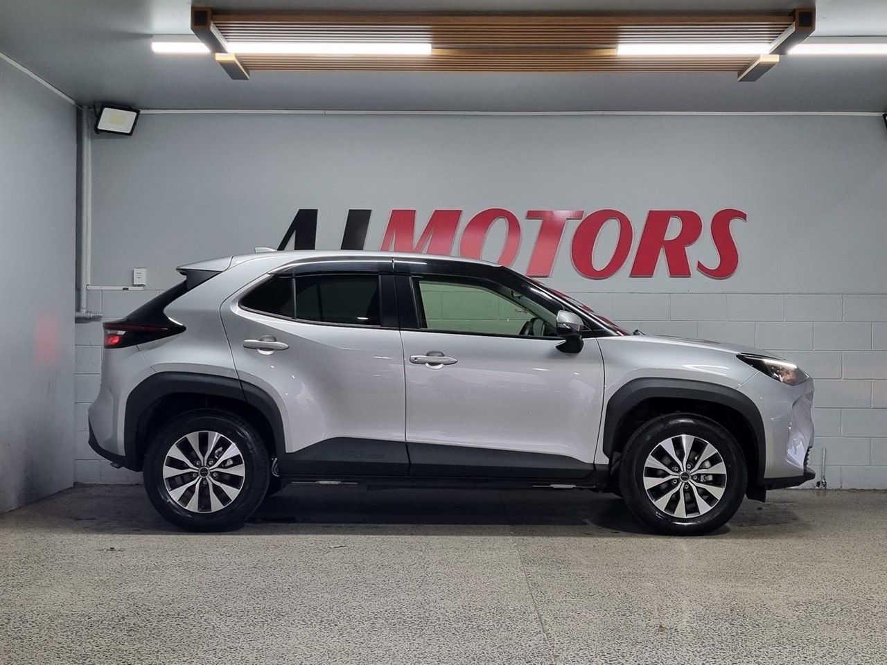 Vehicle image 5