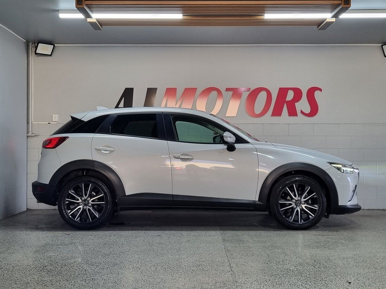 Vehicle image 5