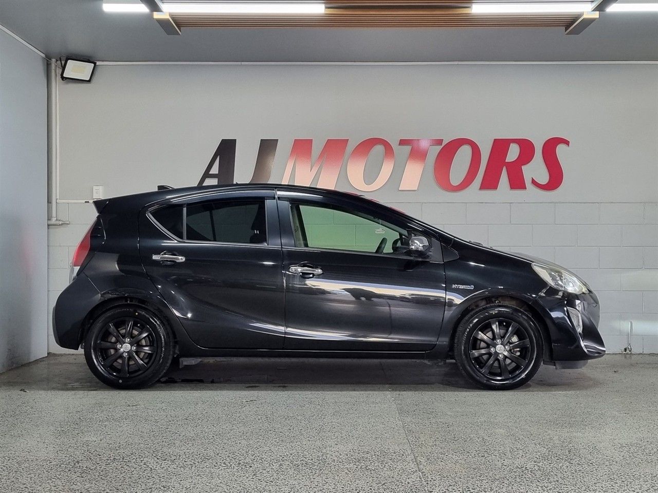 Vehicle image 5