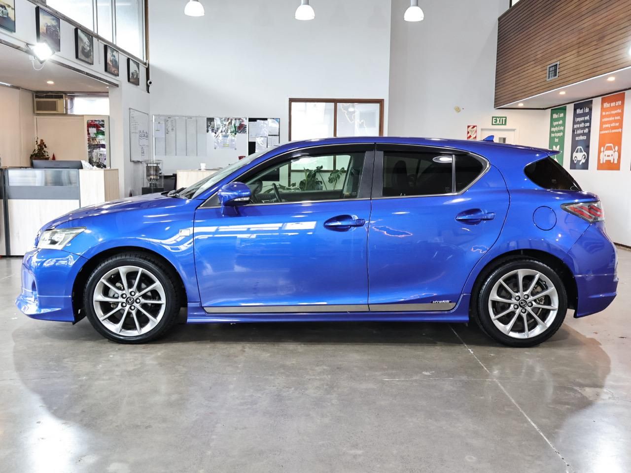 Vehicle image 5