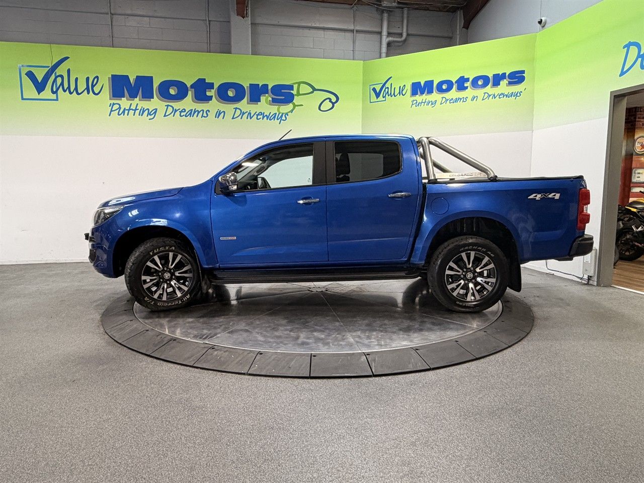Vehicle image 4